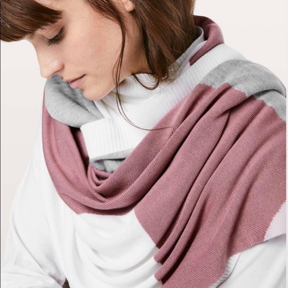 Lululemon Hatha Wrap - Picture 4 of 16